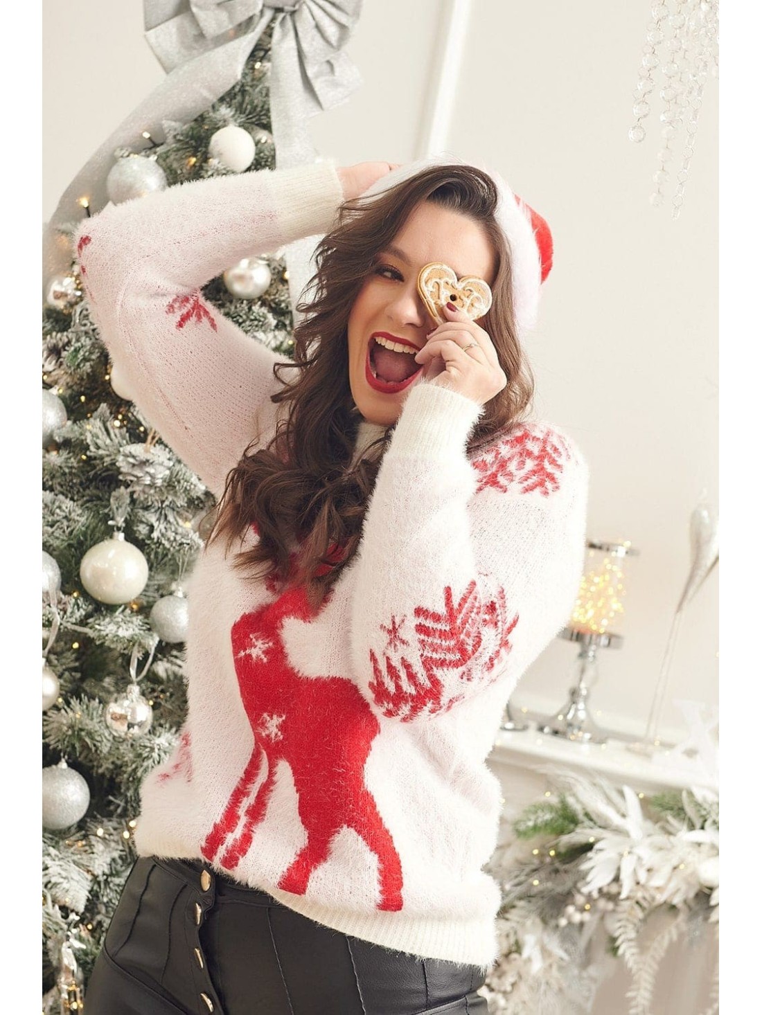 Adorable Christmas sweater with a reindeer ekri 383163 - Online store - Boutique